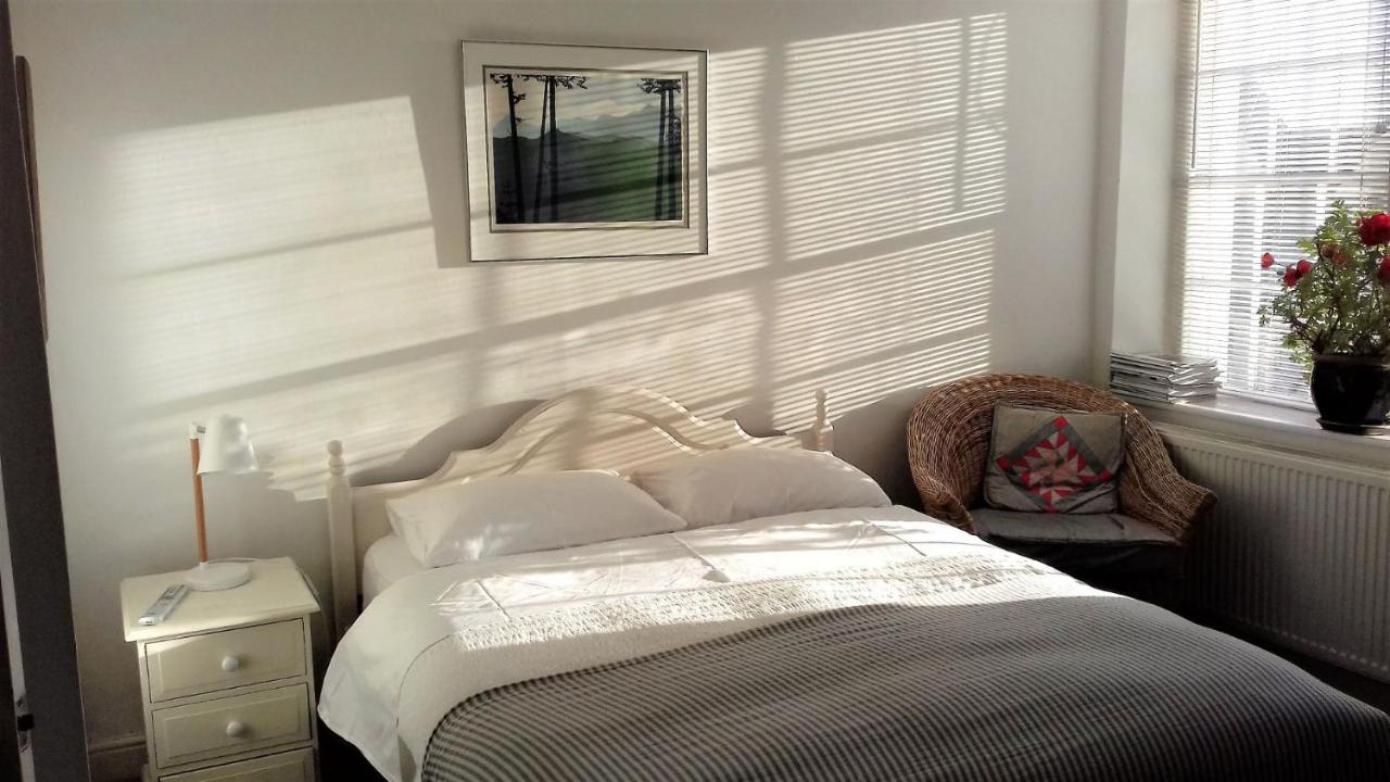 38 Newtown Guest House Bradford-On-Avon Екстериор снимка